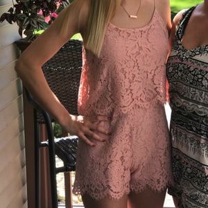 🌸These Three Boutique light pink lace romper